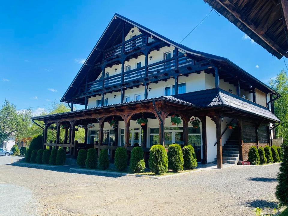 Pastravaria Alina Sirbi Exterior photo